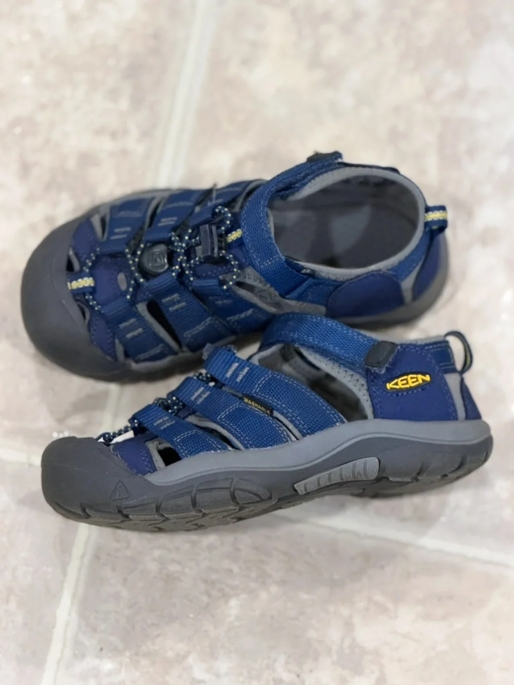 Keen Sandals Big Kids' Newport H2 Size 1 Naval Academy Blue and Keen Yellow